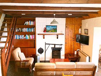 Sitting area with TV and Fireplace