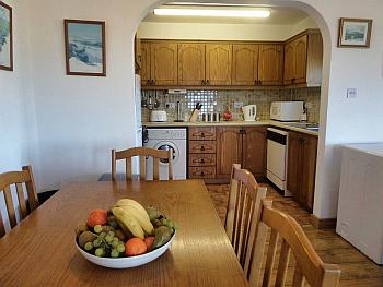 Dining area & kitchen